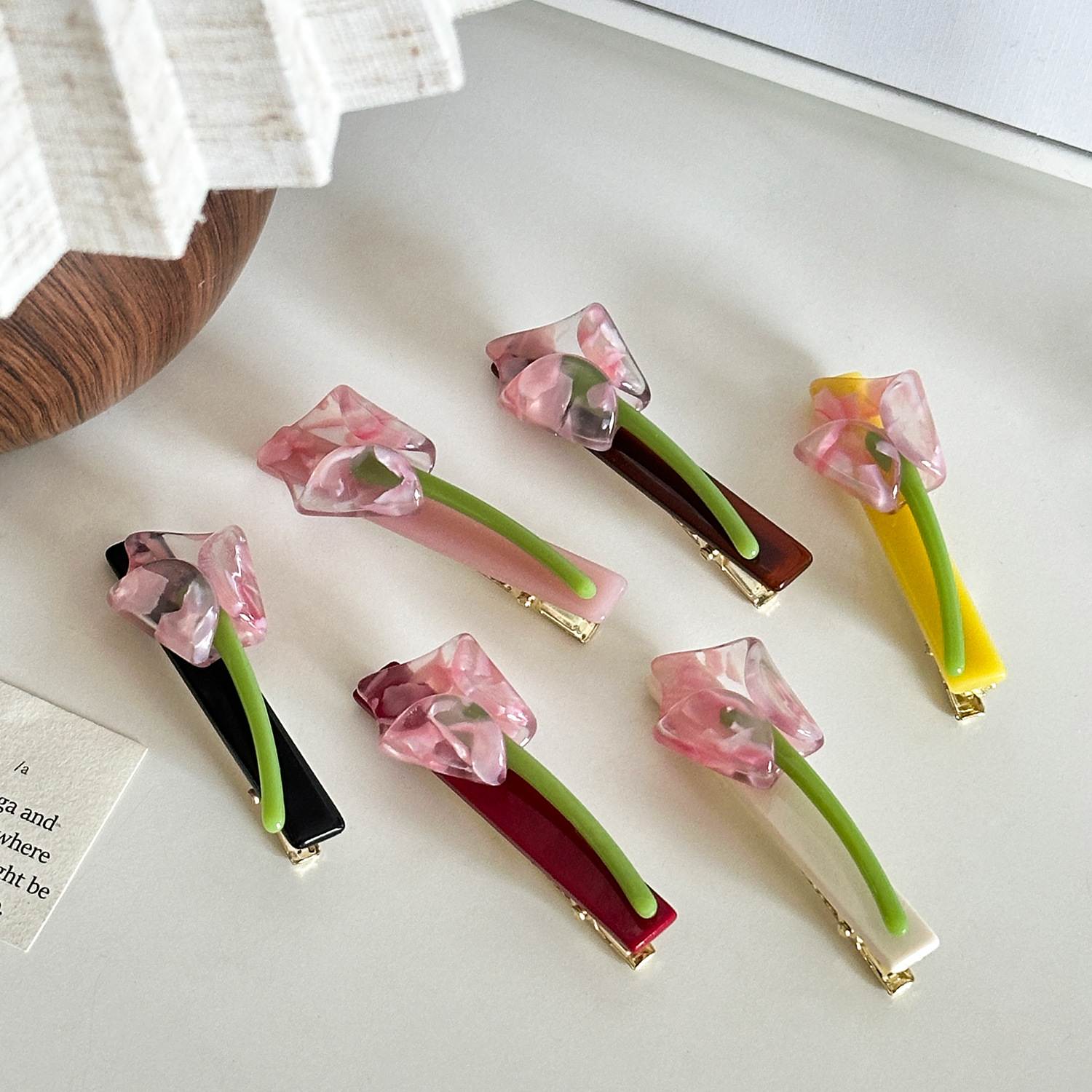 Varför är Acetate Pink Flower Tulip Clips No Bend hårnålar för flickor det perfekta valet för vardagselegans?