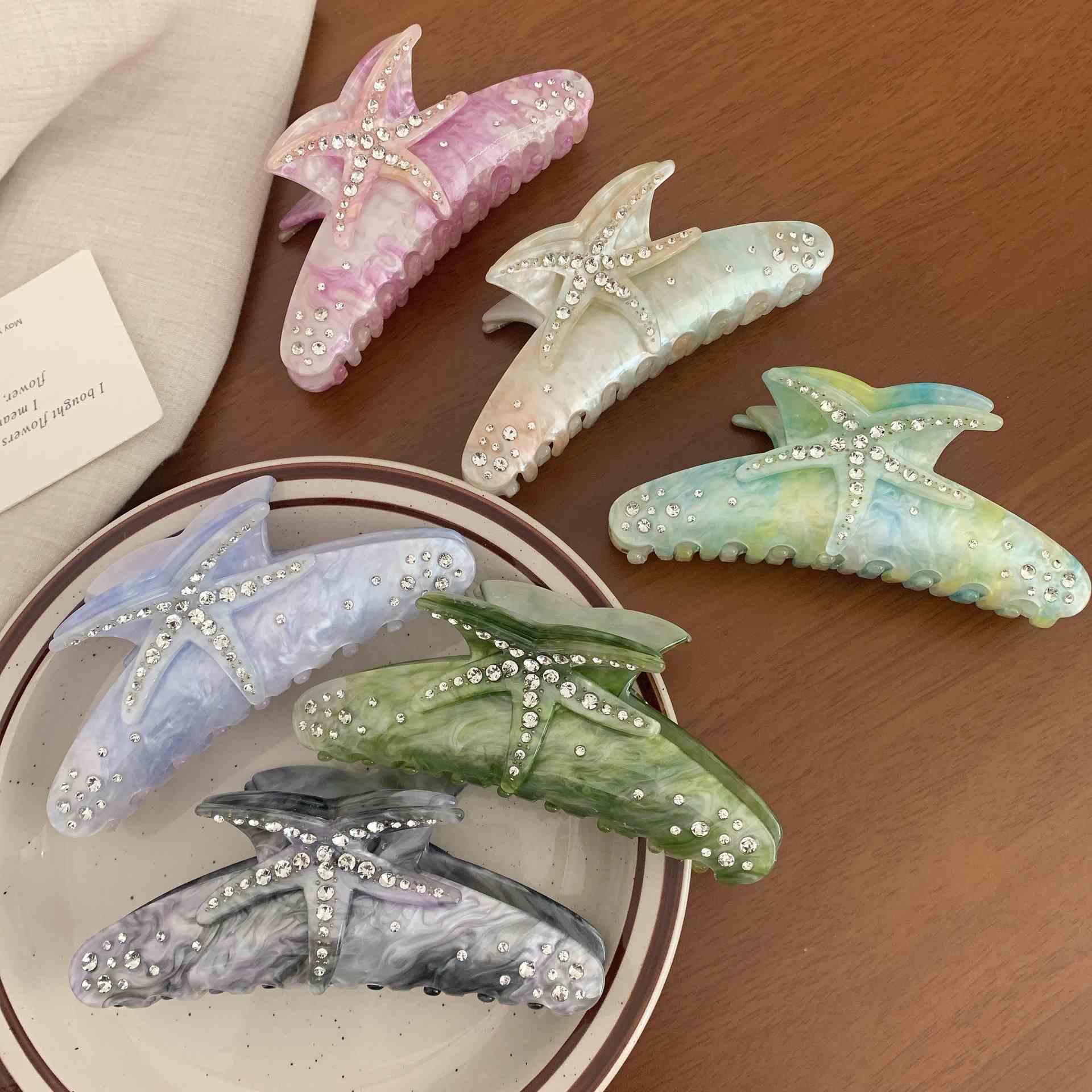 Varför är Summer Starfish Hair Clip ett måste tillbehöret för den här säsongen?